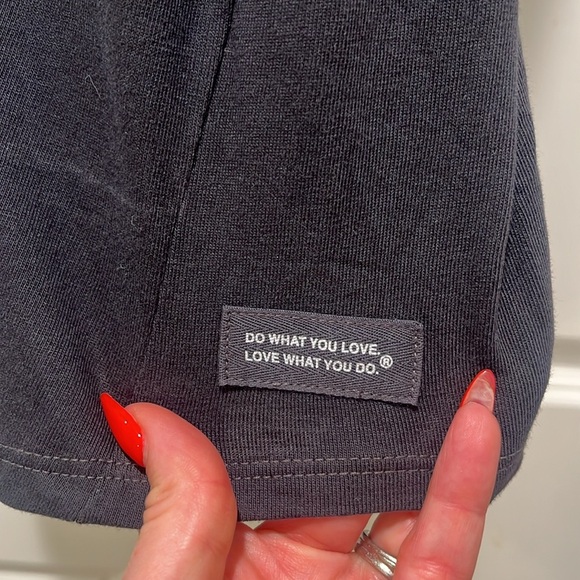 NWT Life Is Good Women's High-Low
Crusher Tank Top Beauty in All DIRECTIONS - Picture 4 of 9